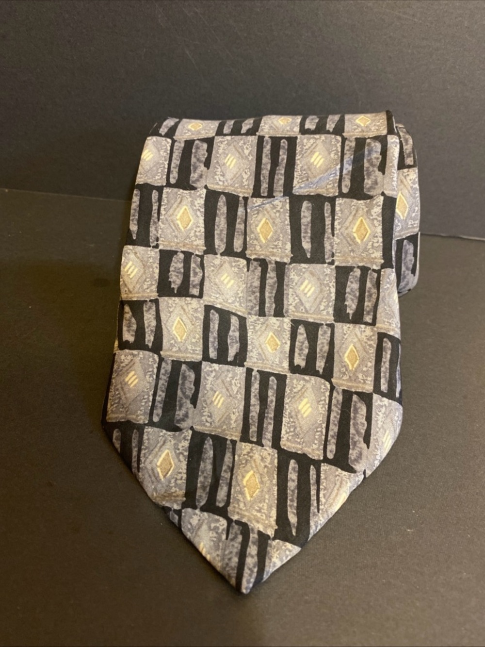 Van Heusen Men’s Neck Tie 100% Silk Black Grey Rectangles W/ Diamond Accent Rare